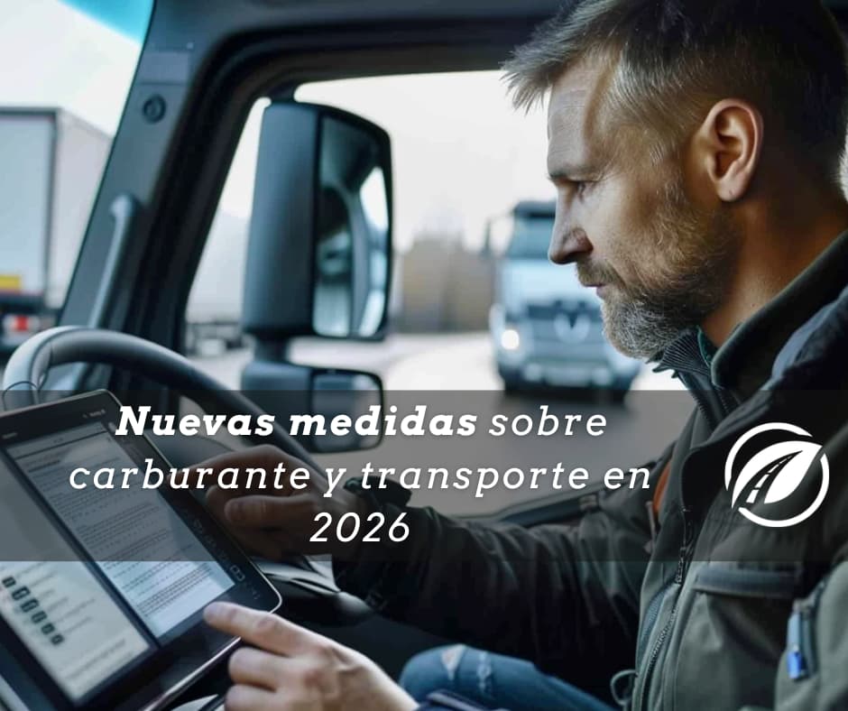 Transportista revisando documentos oficiales y precios del carburante tras las nuevas medidas sobre gasóleo profesional en 2026