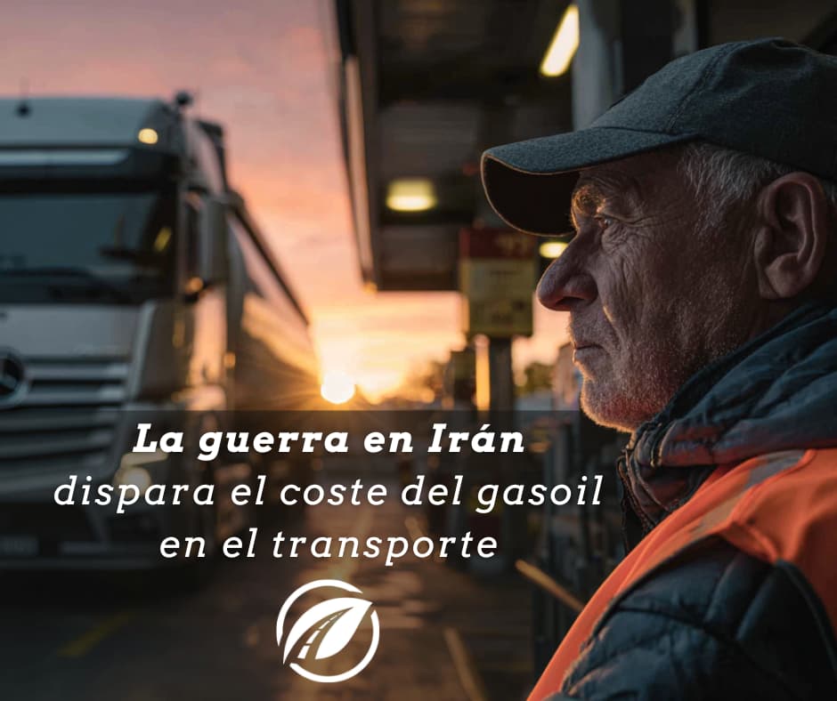 Camión europeo repostando gasóleo en una estación de servicio mientras sube el coste del combustible